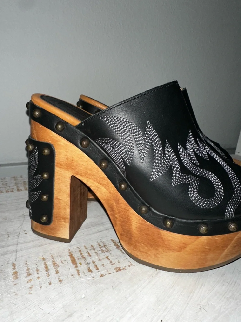 dingo women’s free spirit wooden sandals - Picture 3 of 16